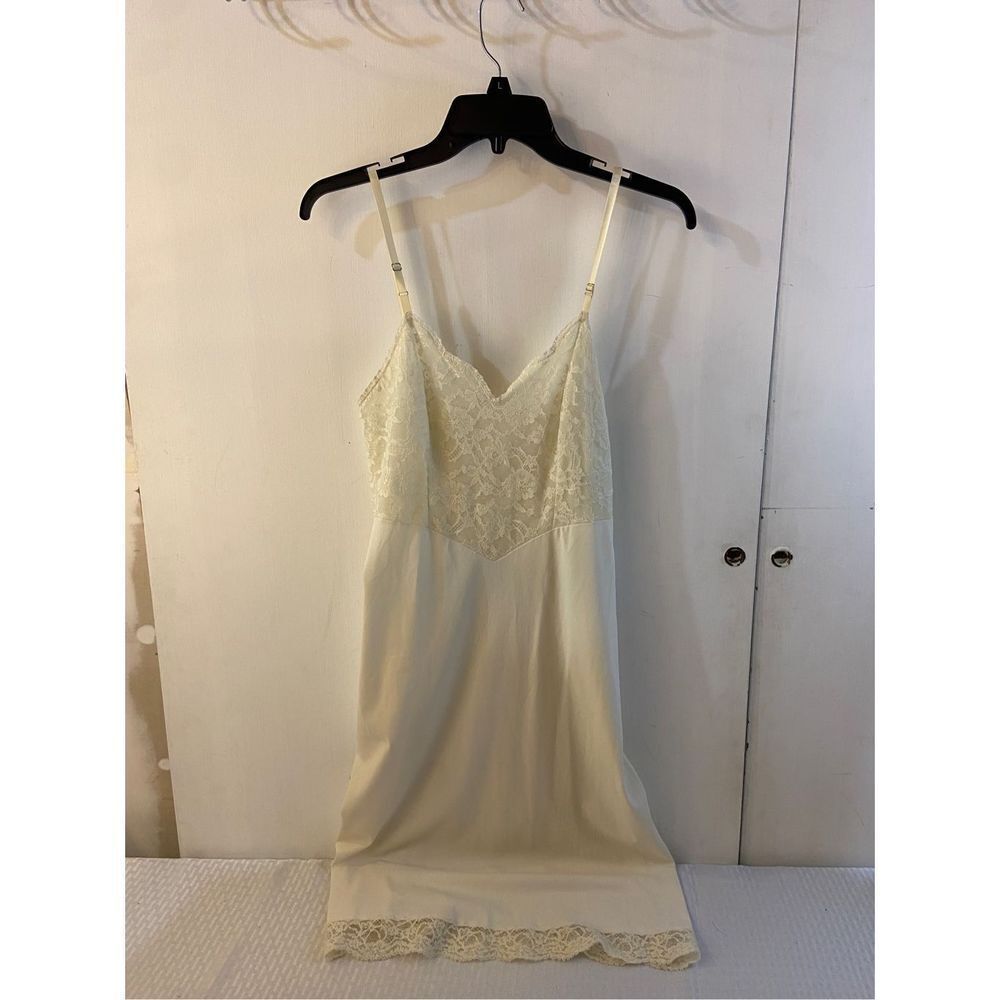 Vanity Fair lace nylon slip gown size 34‎ small cream